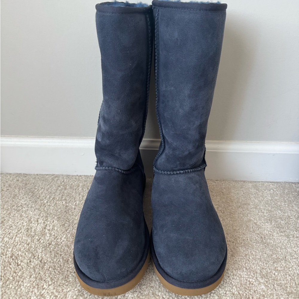 LIKE NEW UGG tall boots in navy